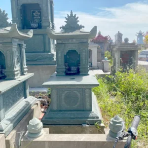 Mộ một mái đá xanh 01